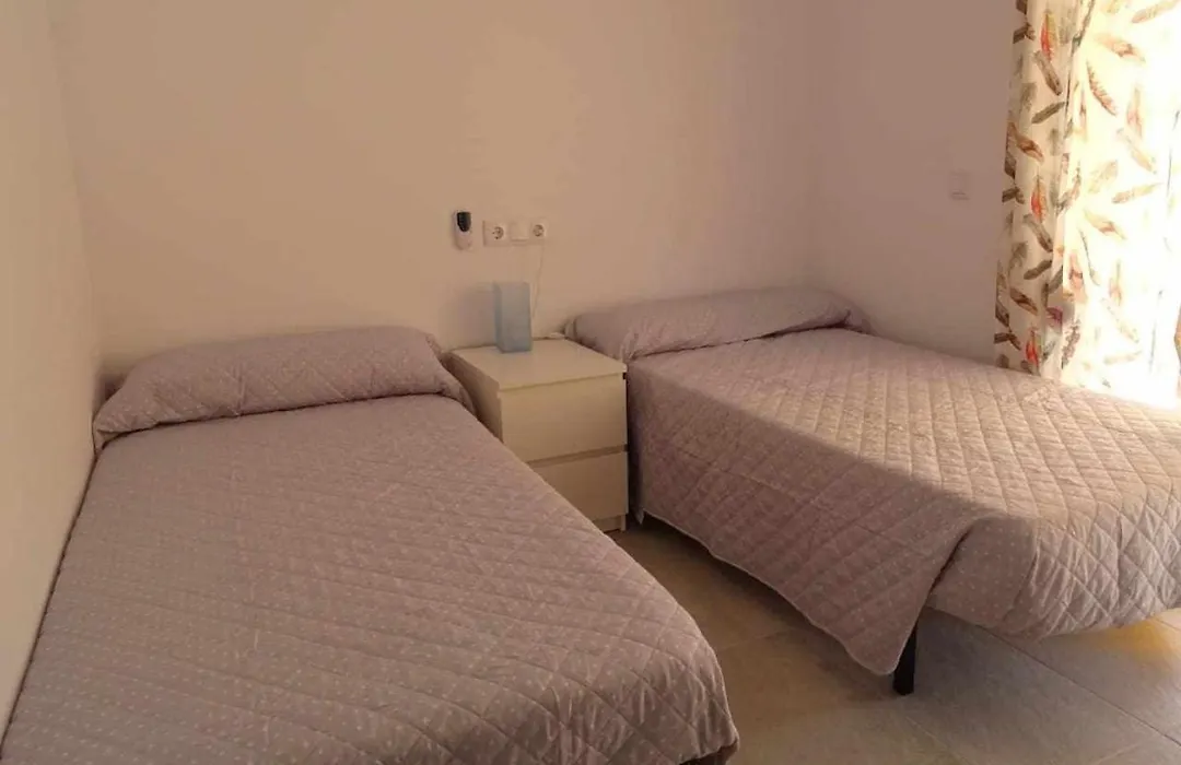 APARTAMENTOS EL SOL a 20 metros del mar-1