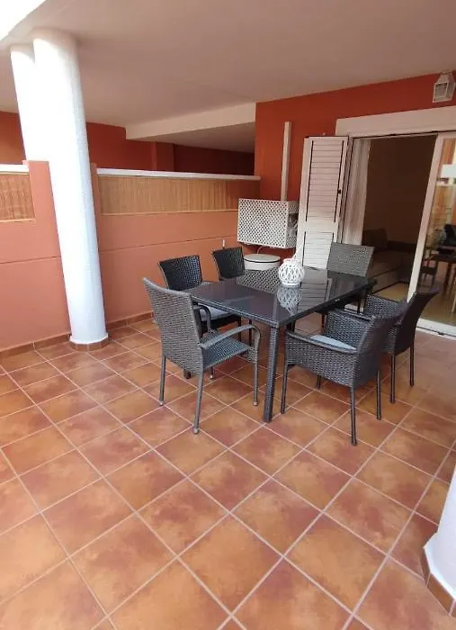Apartamento planta baja con piscina-1