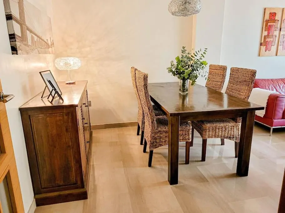 Apartamento con piscina y vistas a la montaña-1
