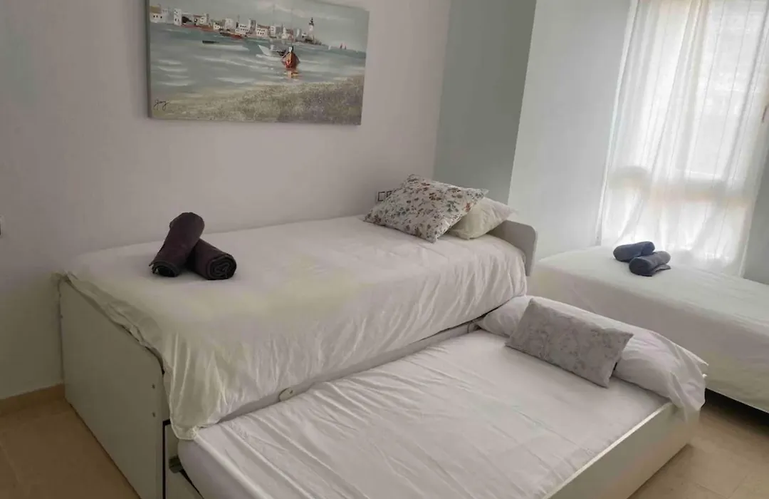 ¡Precioso apartamento en 1 línea con piscina!-1