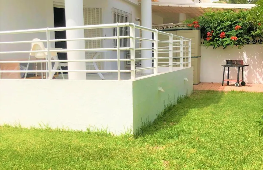 Alojamiento acogedor con terraza y jardín-1