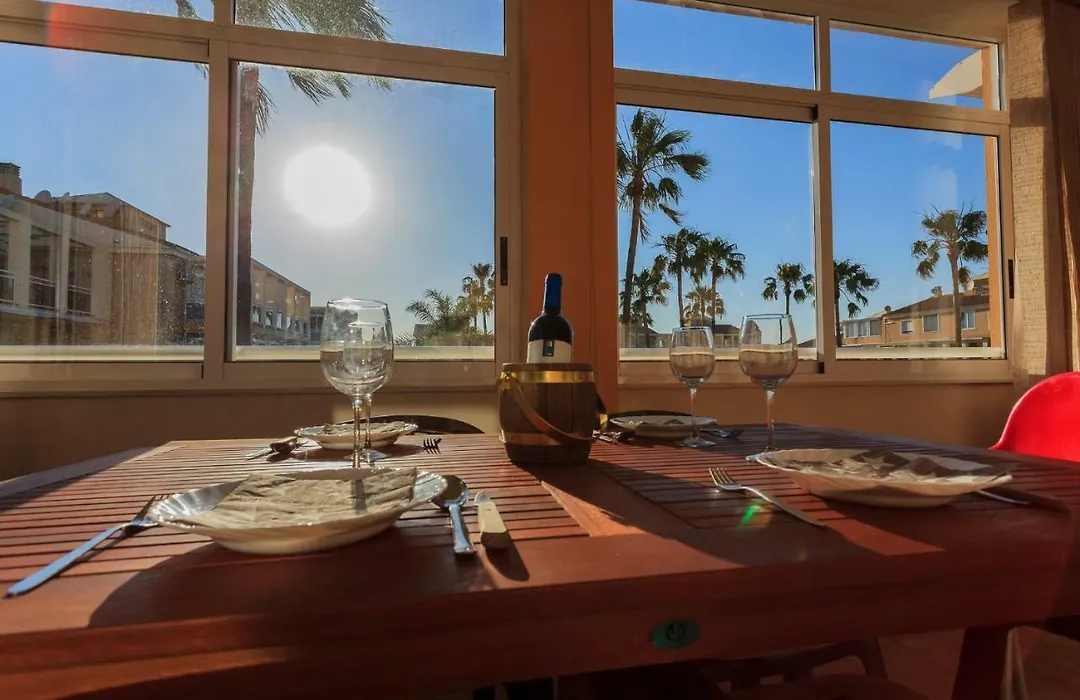 Apartamento playa con piscina y terraza en urbanizacion de lujo-1