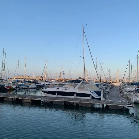 Planta baja con porche y piscina, cerca del mar-3