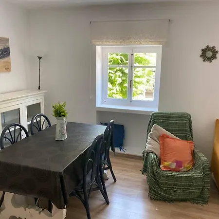 Beautiful Centric Townhouse-3