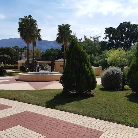 Apartamento con piscina y vistas a la montaña-3