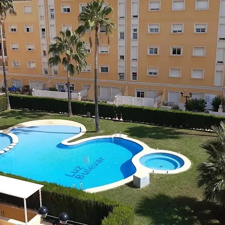 Apartamento con piscina y vistas a la montaña-2