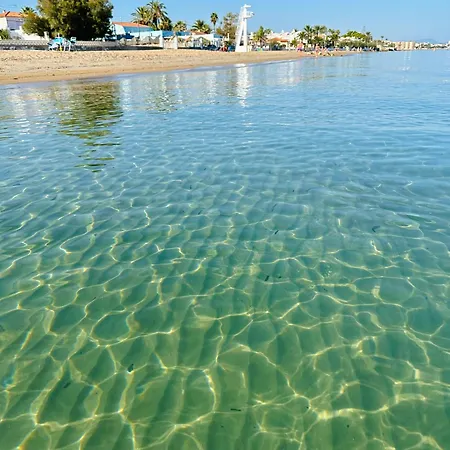 La urbanización cerca del mar-3
