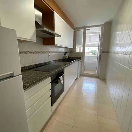¡Precioso apartamento en 1 línea con piscina!-2