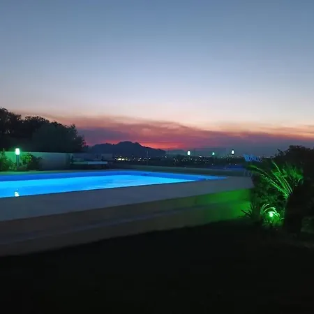 Casita Zoo con vistas al mar, al castillo de Denia, al Montgo y piscina comunitaria-2