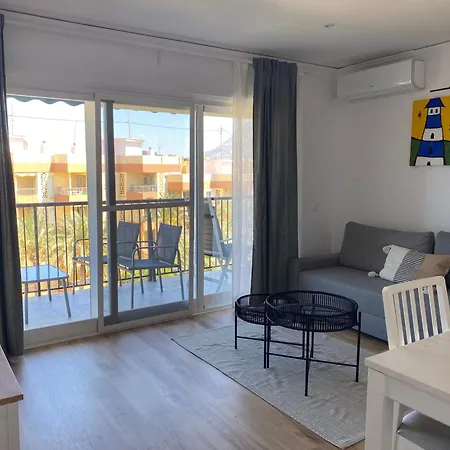 Piso Nuevo Primera Línea a Pie de Playa-3