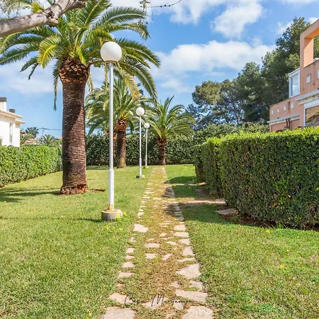Apartamento de Diseño Reformado con Piscina y Jardín-3