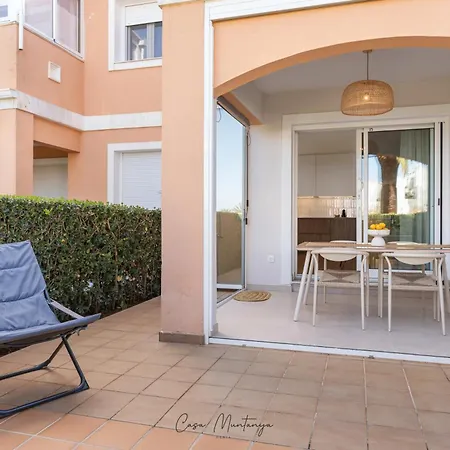 Apartamento de Diseño Reformado con Piscina y Jardín-2