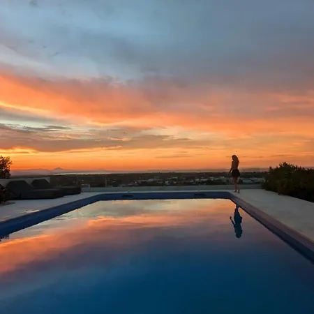 Casita Zoo con vistas al mar, al castillo de Denia, al Montgo y piscina comunitaria-3