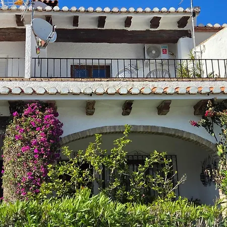 Townhouse In Las Rotas-3
