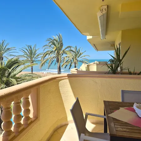 Estupendo apartamento en primera línea de playa y con vistas al mar-3