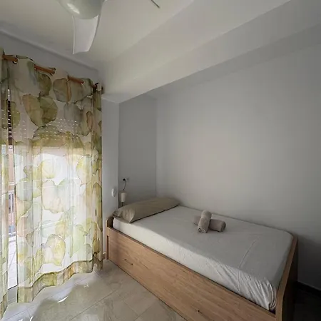 APARTAMENTOS EL SOL a 20 metros del mar-3