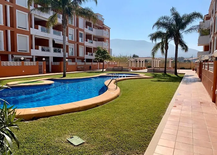Apto. con gran terraza y acceso directo a piscina. Dénia