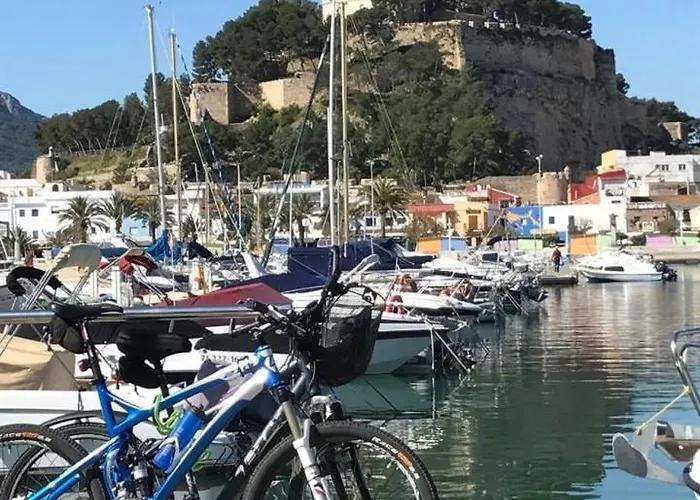 Apto. con gran terraza y acceso directo a piscina. Dénia