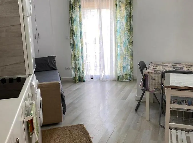 Estudio sin habitación ,todo en una estancia Blanco Dénia