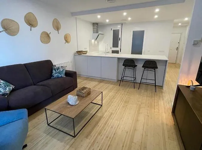 Denia, apartamento a estrenar con jardín privado, piscina y vistas al mar