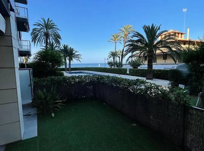 Denia, apartamento a estrenar con jardín privado, piscina y vistas al mar