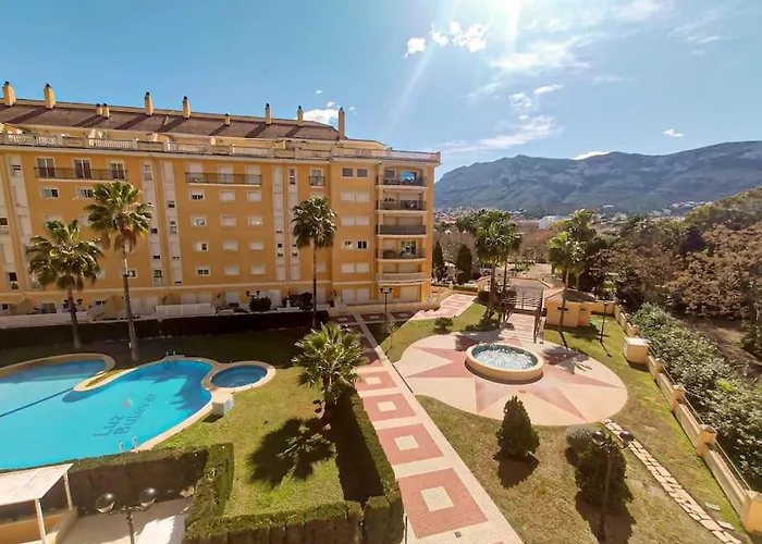 Apartamento con piscina y vistas a la montaña Dénia
