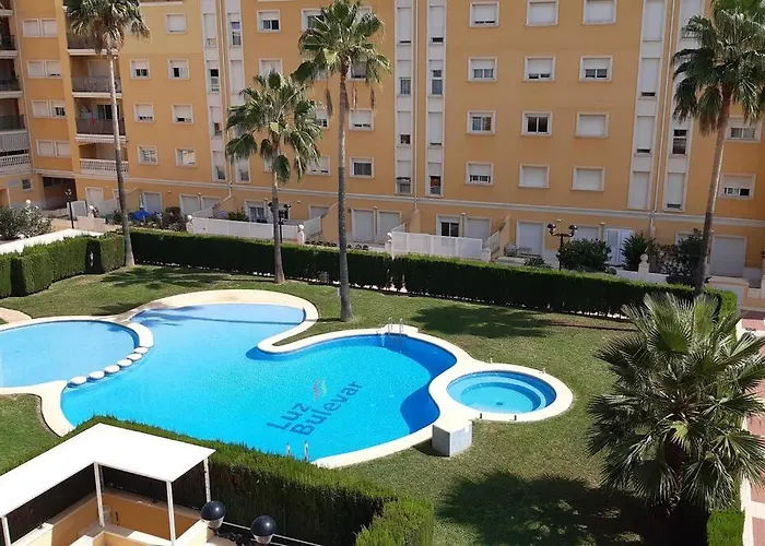 Apartamento con piscina y vistas a la montaña Dénia