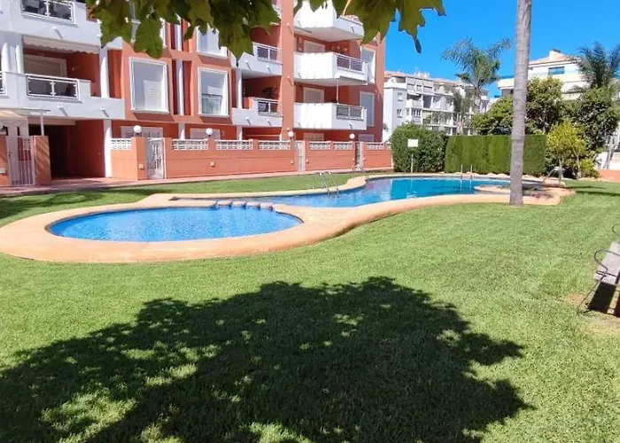 Apartamento planta baja con piscina Dénia