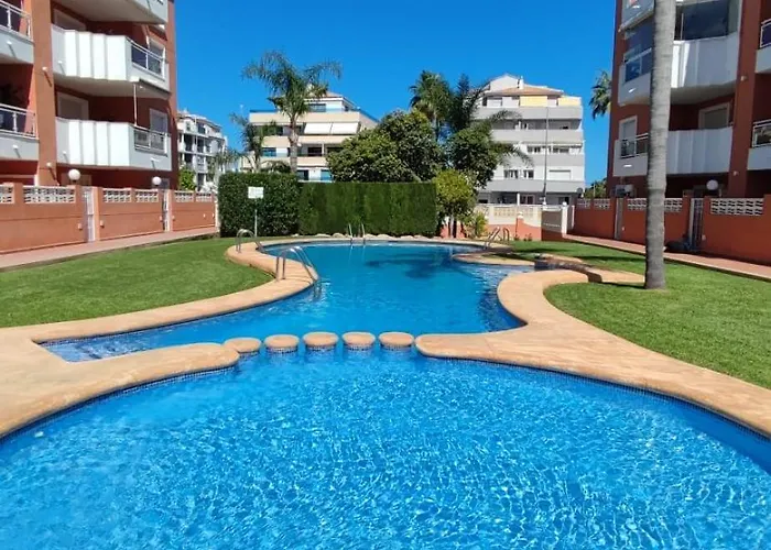 Apartamento planta baja con piscina Dénia