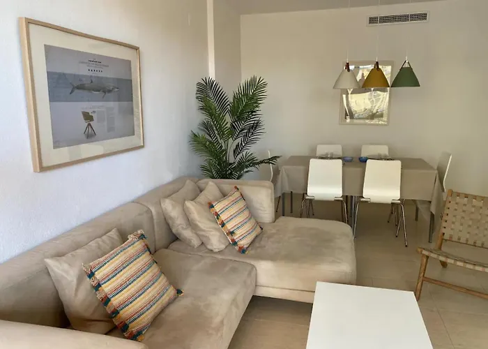 ¡Precioso apartamento en 1 línea con piscina! Dénia