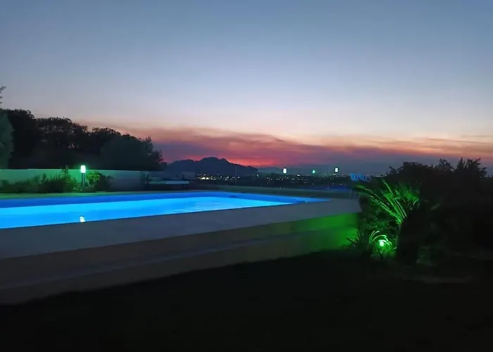 Casita Zoo con vistas al mar, al castillo de Denia, al Montgo y piscina comunitaria