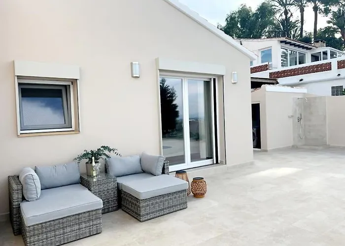 Casita Zoo con vistas al mar, al castillo de Denia, al Montgo y piscina comunitaria