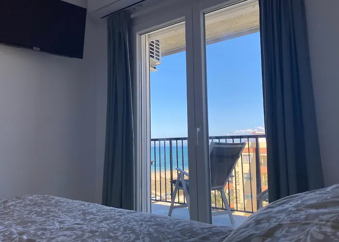 Piso Nuevo Primera Línea a Pie de Playa Dénia