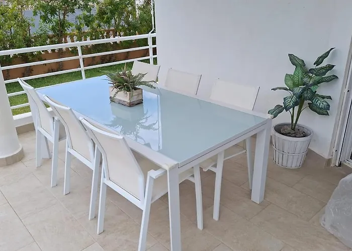 Alojamiento acogedor con terraza y jardín Dénia