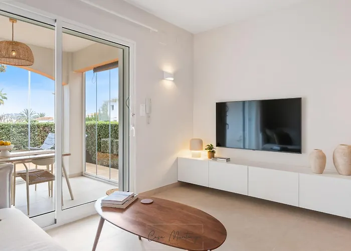 Apartamento de Diseño Reformado con Piscina y Jardín Dénia