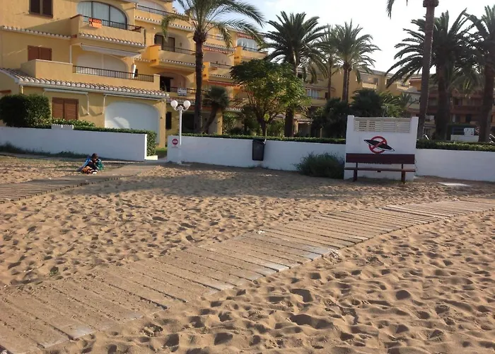 Urbanizacion primera línea de playa Dénia